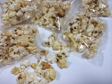 100 Beutel a 8 Gramm (0,8KG) Popcorn Süsses Popcorn Karneval